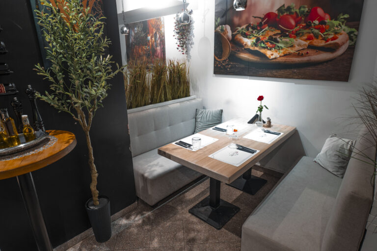 WNĘTRZE RESTAURACJI VENETO NA WARSZAWSKICH WŁOCHACH