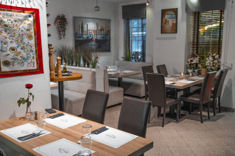 WNĘTRZE RESTAURACJI VENETO NA WARSZAWSKICH WŁOCHACH