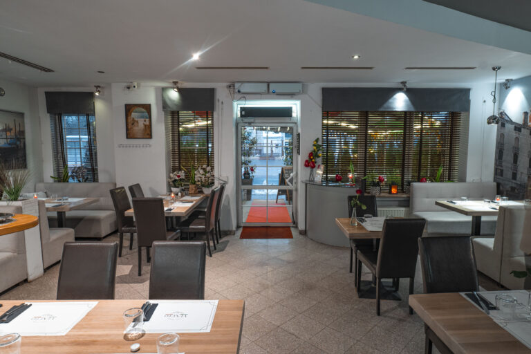WNĘTRZE RESTAURACJI VENETO NA WARSZAWSKICH WŁOCHACH