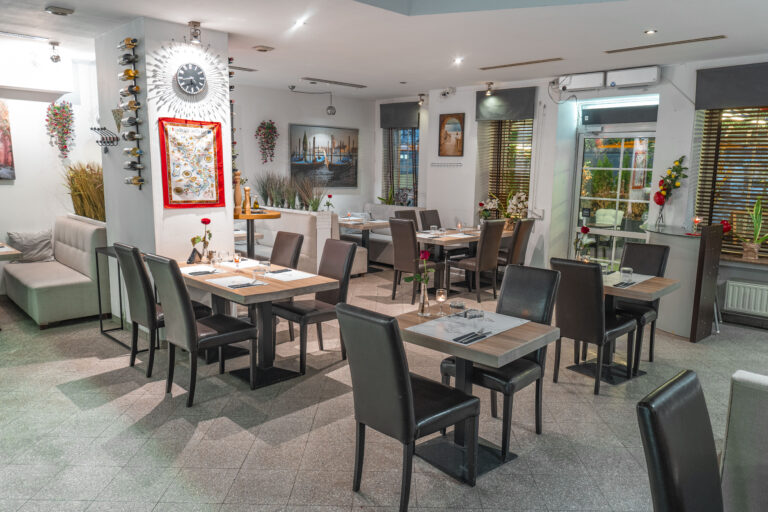 WNĘTRZE RESTAURACJI VENETO NA WARSZAWSKICH WŁOCHACH